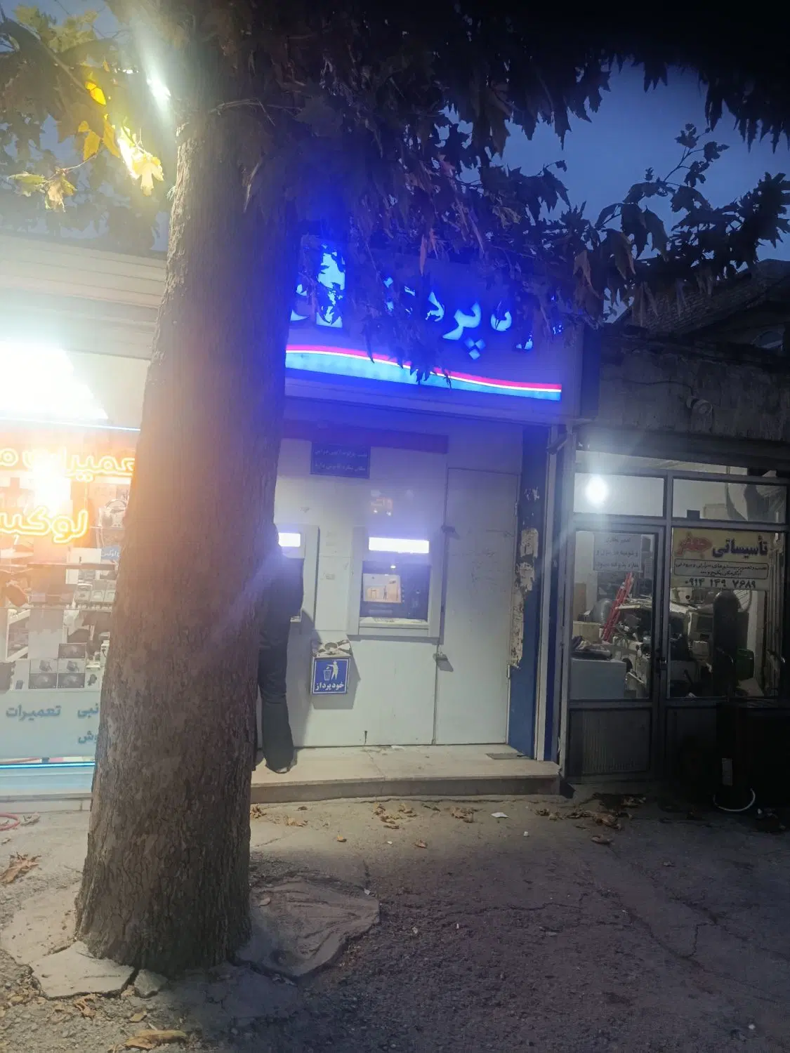 اجاره یکباب تجاری خیابان صمد زاده 14متر مربع