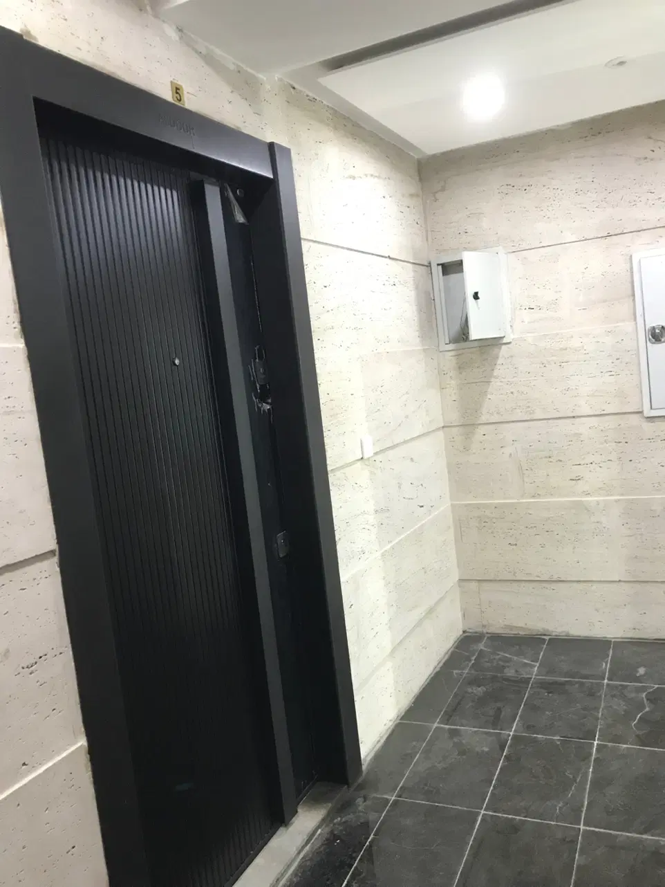 فروش آپارتمان دوخوابه بلوار گلستان ۱۲۱ متری