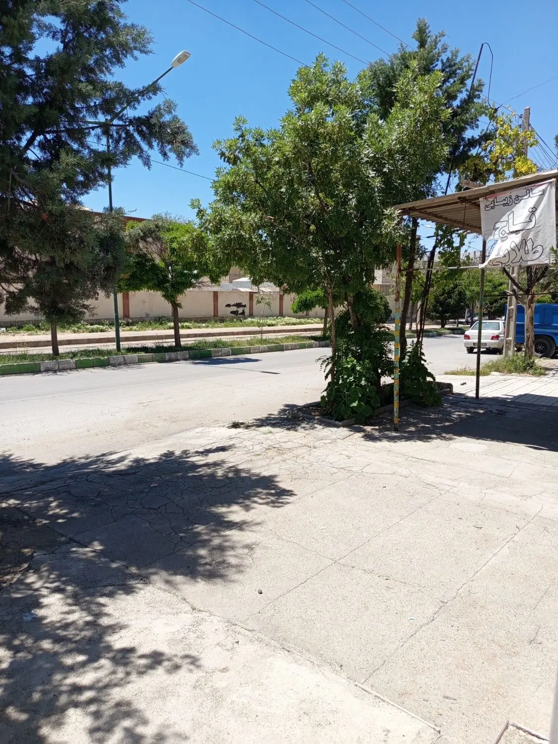 مغازه بر خیابان