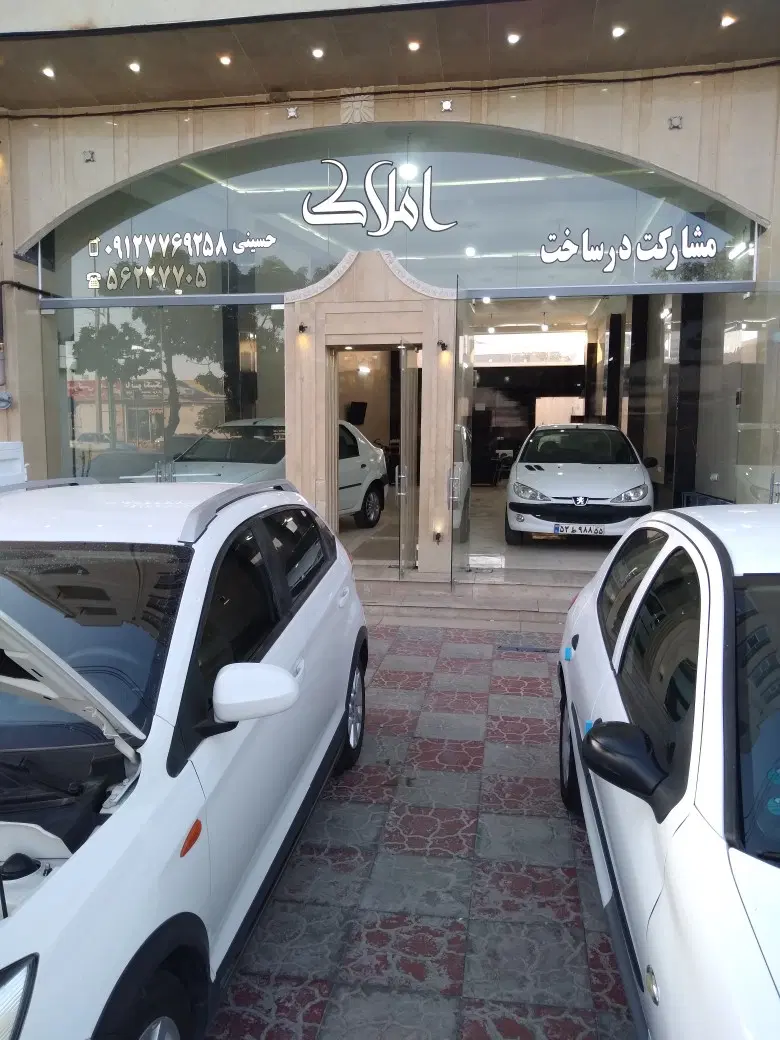 مغازه تجاری بر بلوار اصلی