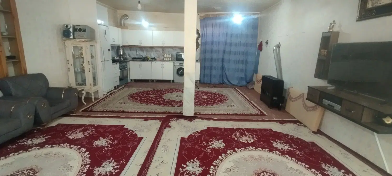 یک خانه ویلایی به فروش می‌رسد