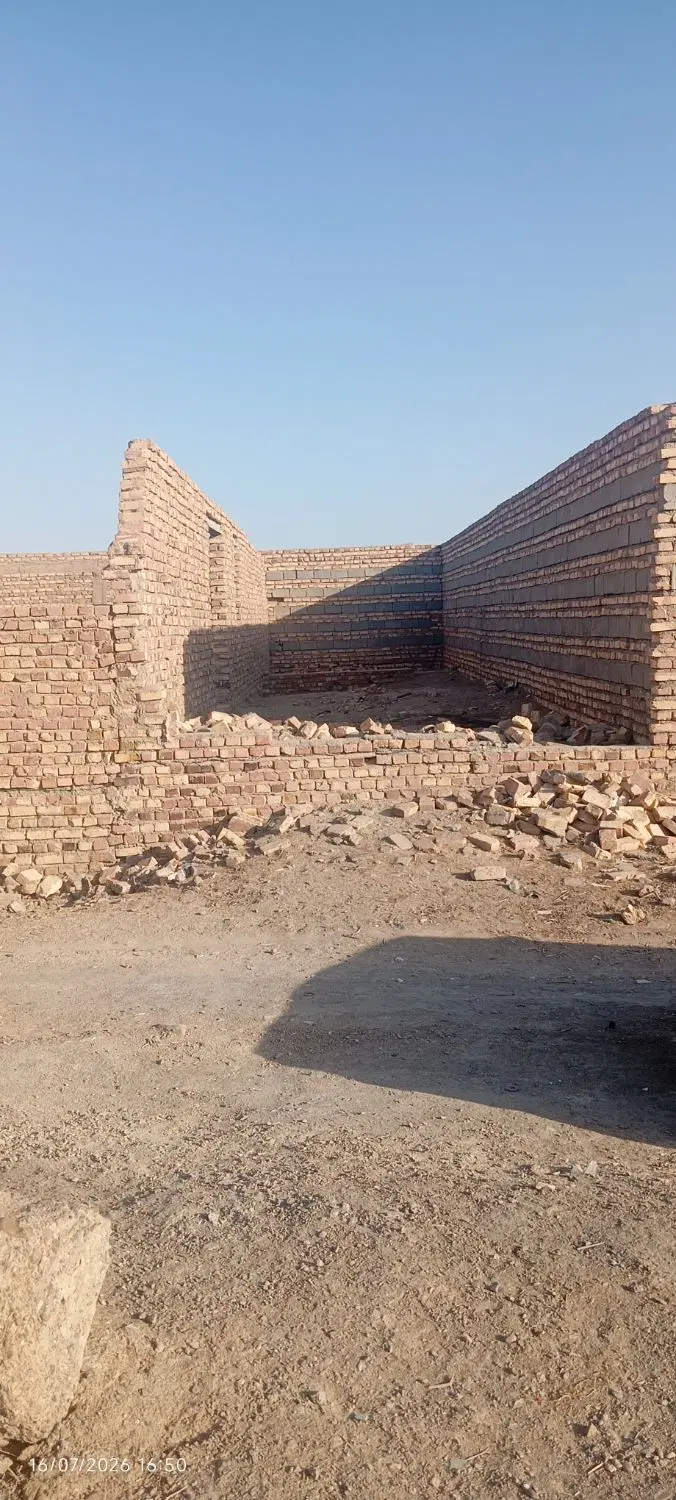 زمین و خونه نیمه ساخت چسبیده به شهر قیمت مناسب