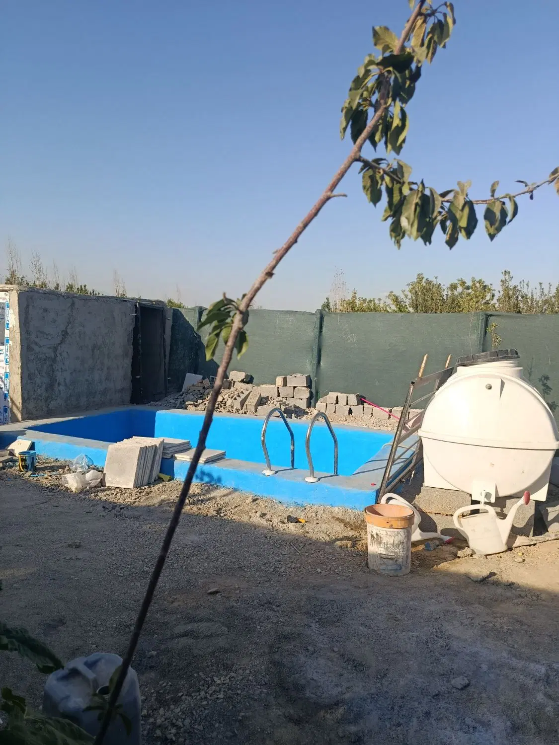 ۳۰۰متر باغچه