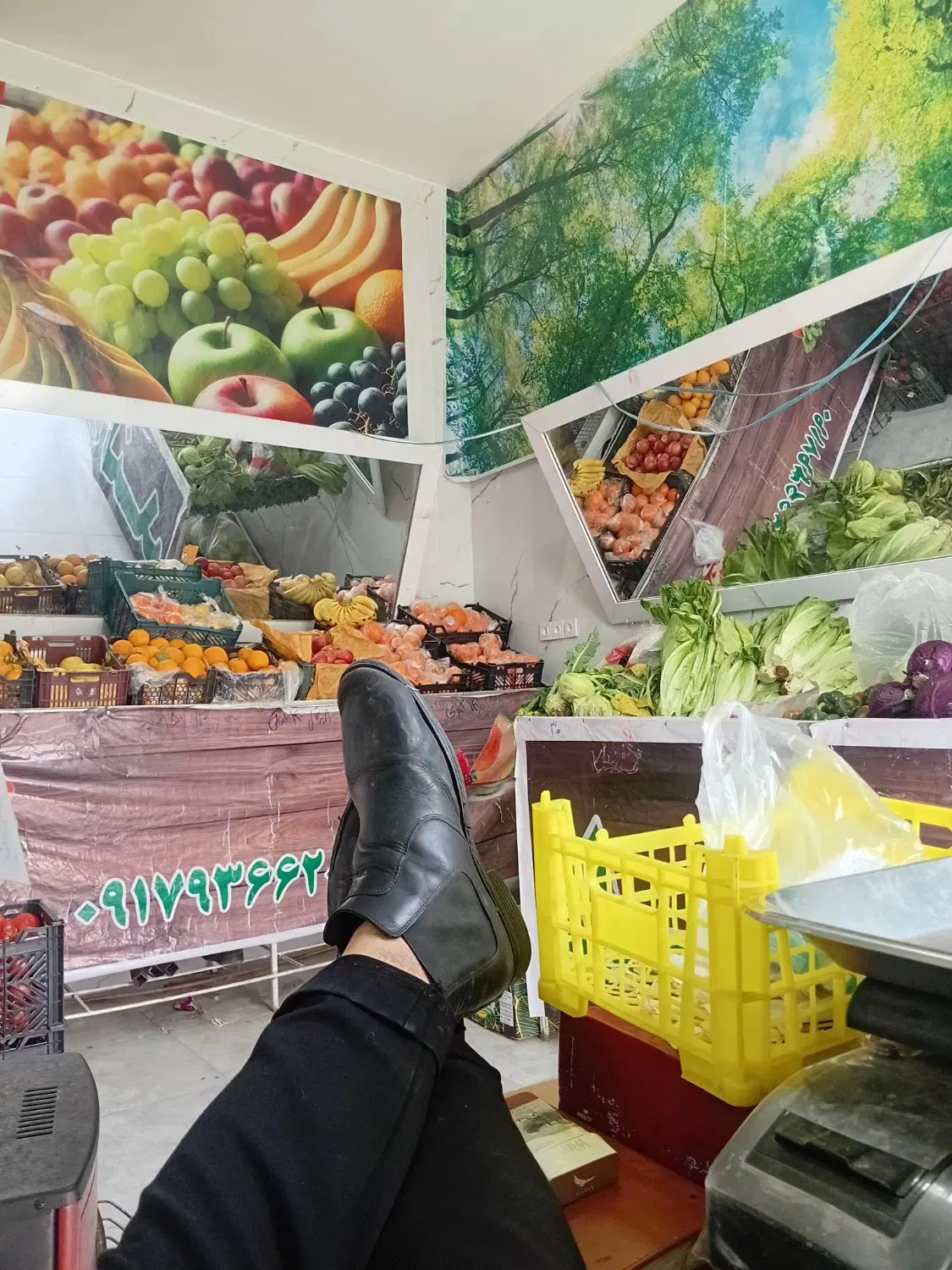 مغازه میوه فروشی با کل وسایل اماده ب کار