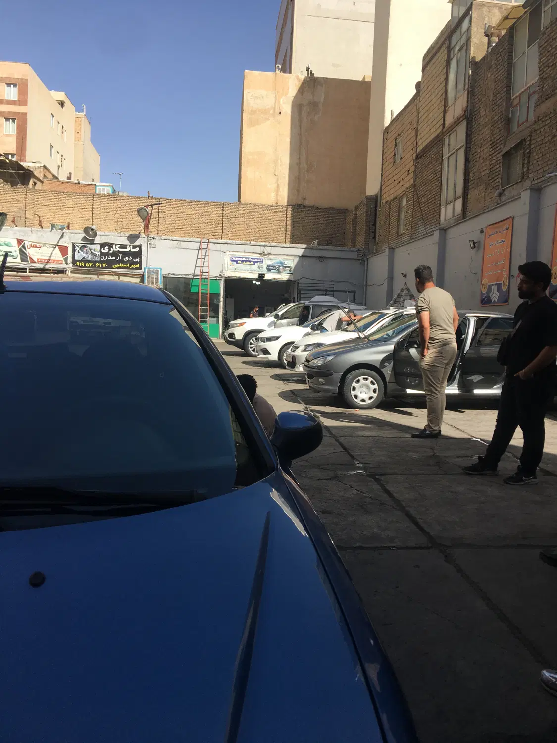 پنجاه متر مغازه در خدمات خودرویی اجاره داده میشود