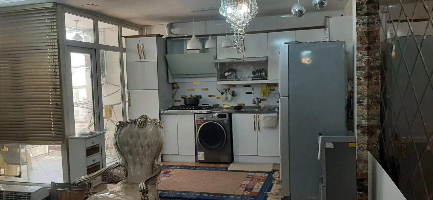 یک باب منزل مسکونی به همراه مغازه