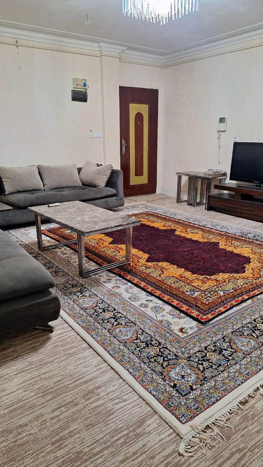آپارتمان دو خواب عاشوری.آسانسور.کولر