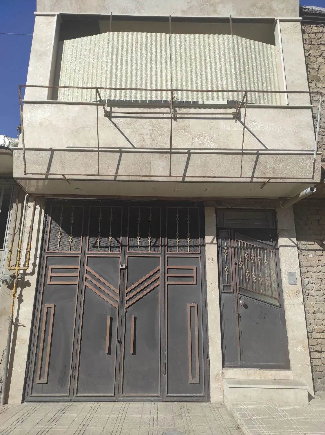 85متر تجاری بالاش 90متر خانه رهن داده میشود