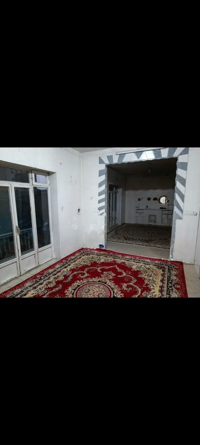 خانه قدیمی در دو طبقه