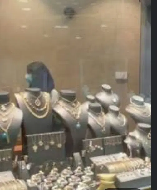 فروش یک باب مغازه تجاری دروسط بازار زابل