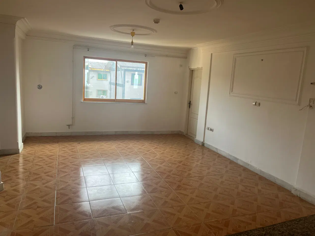 فروش واحد ۸۵متری سندار چند قدمی بوستان ملت