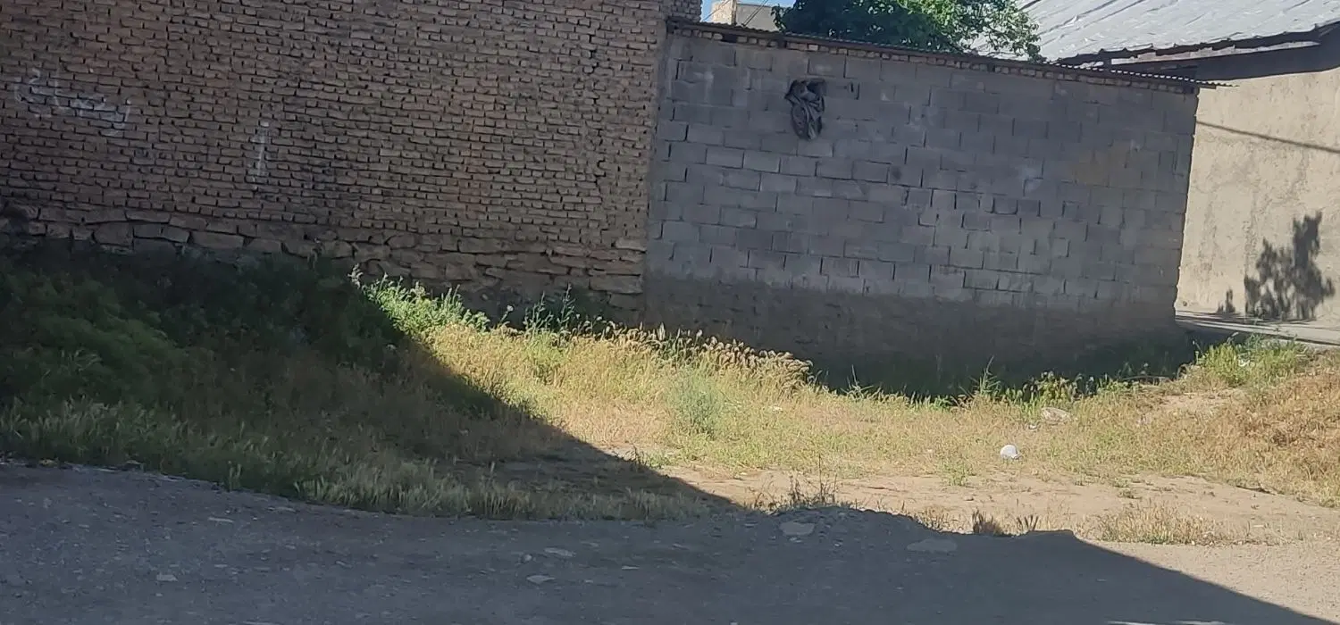 یک قطعه زمین مسکونی