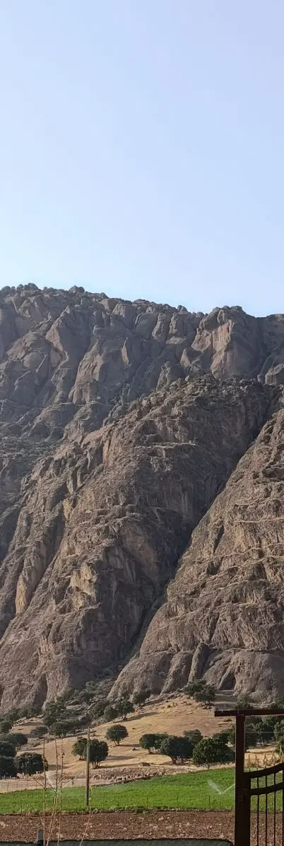 یک قطعه زمین در قلعه سنگی