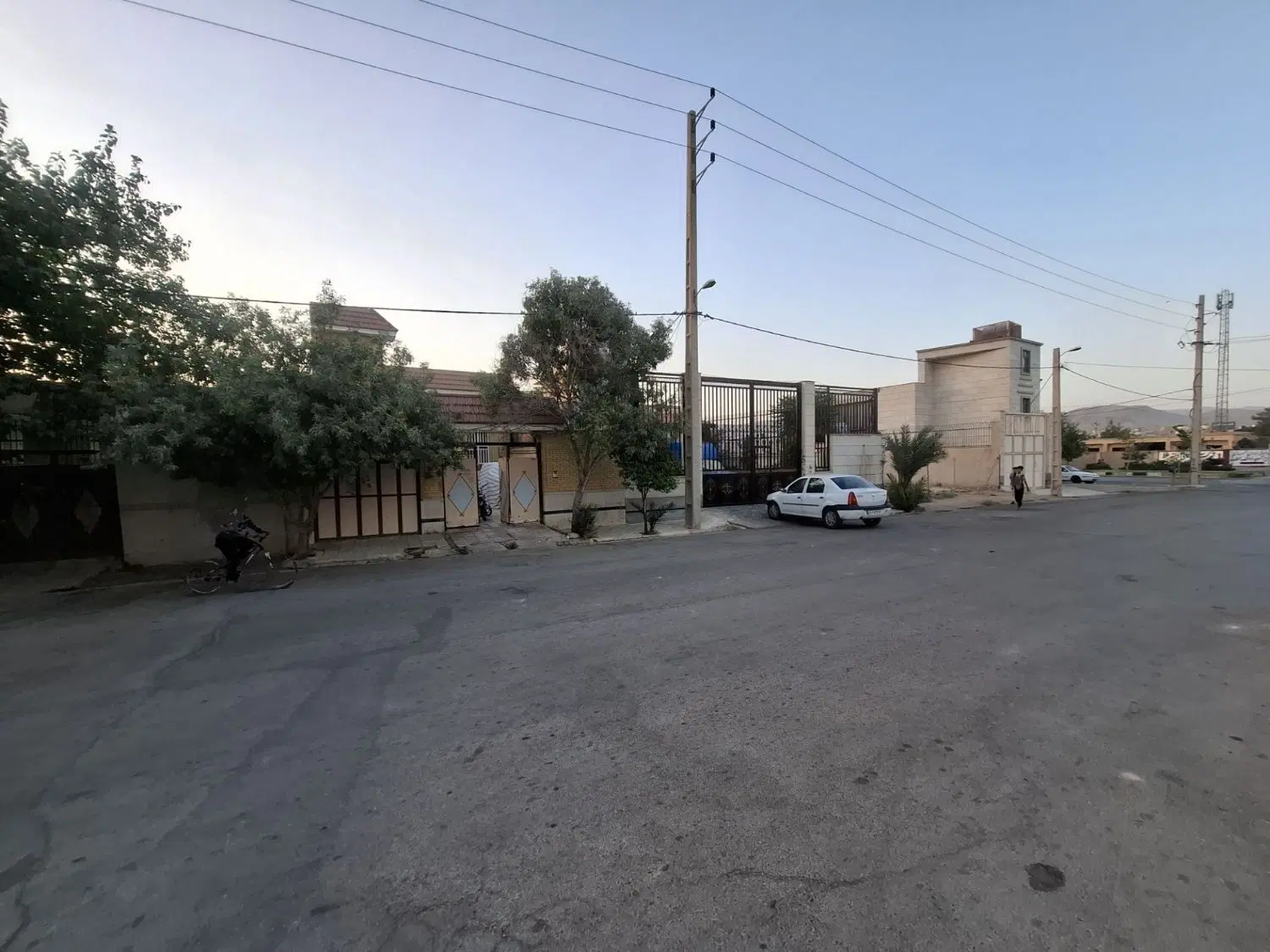 فروش منزل دربنکداران با۳۰۰مترتجاری