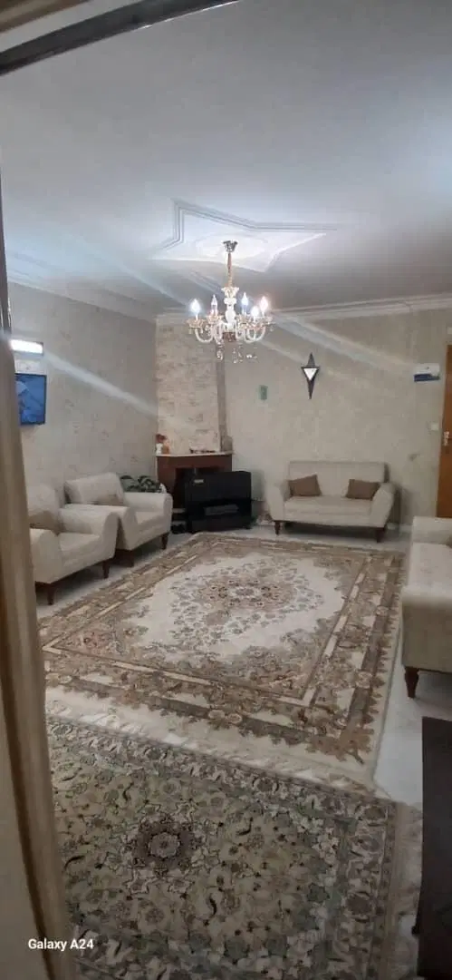 آپارتمان ۷۱مترخیابان زرین نعل