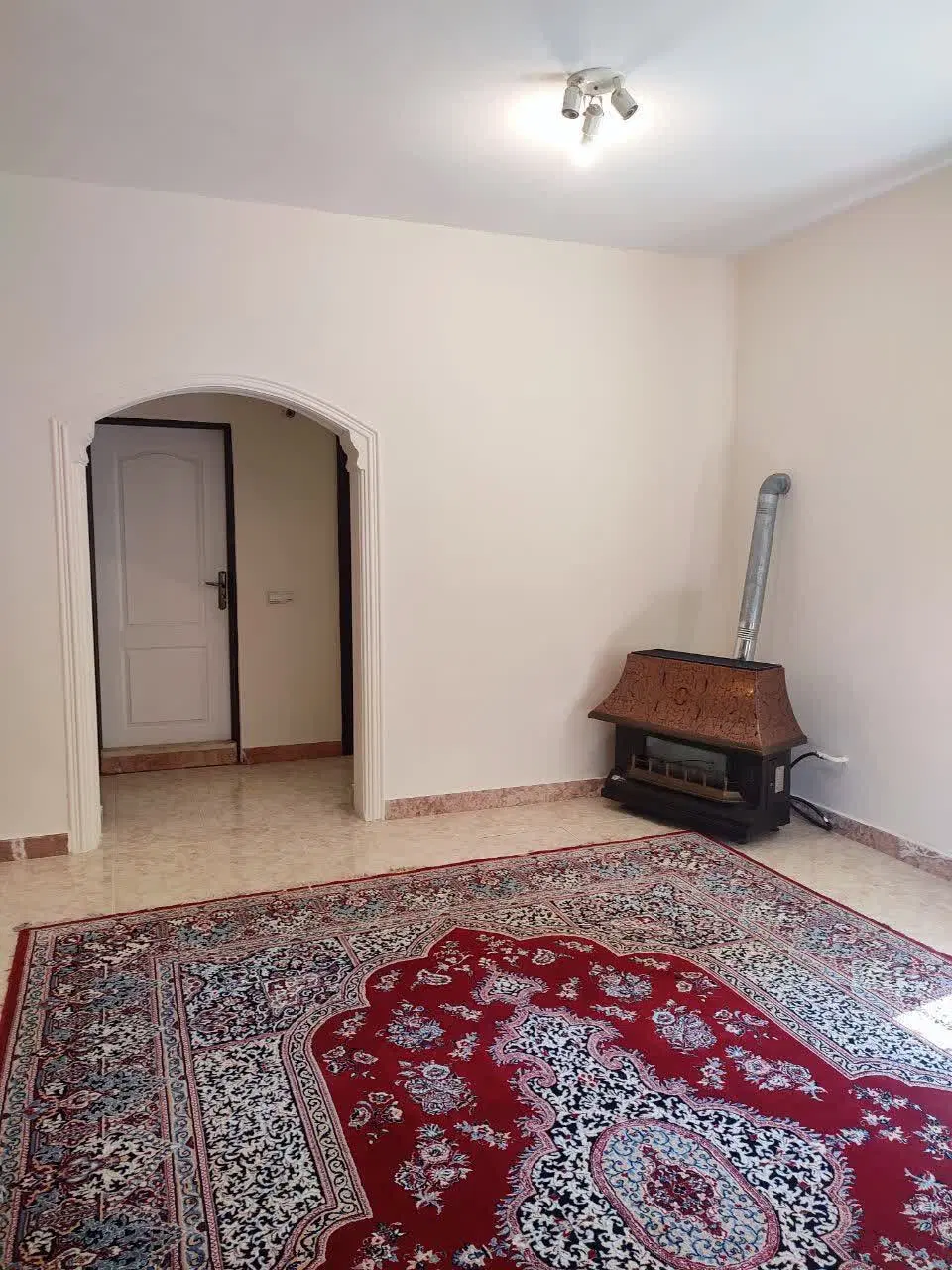 خانه ویلا زیبا ۱۰۰متری مبله با باغ۱۰۰۰متری