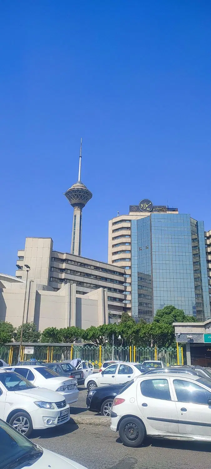 مغازه تجاری برخیابان