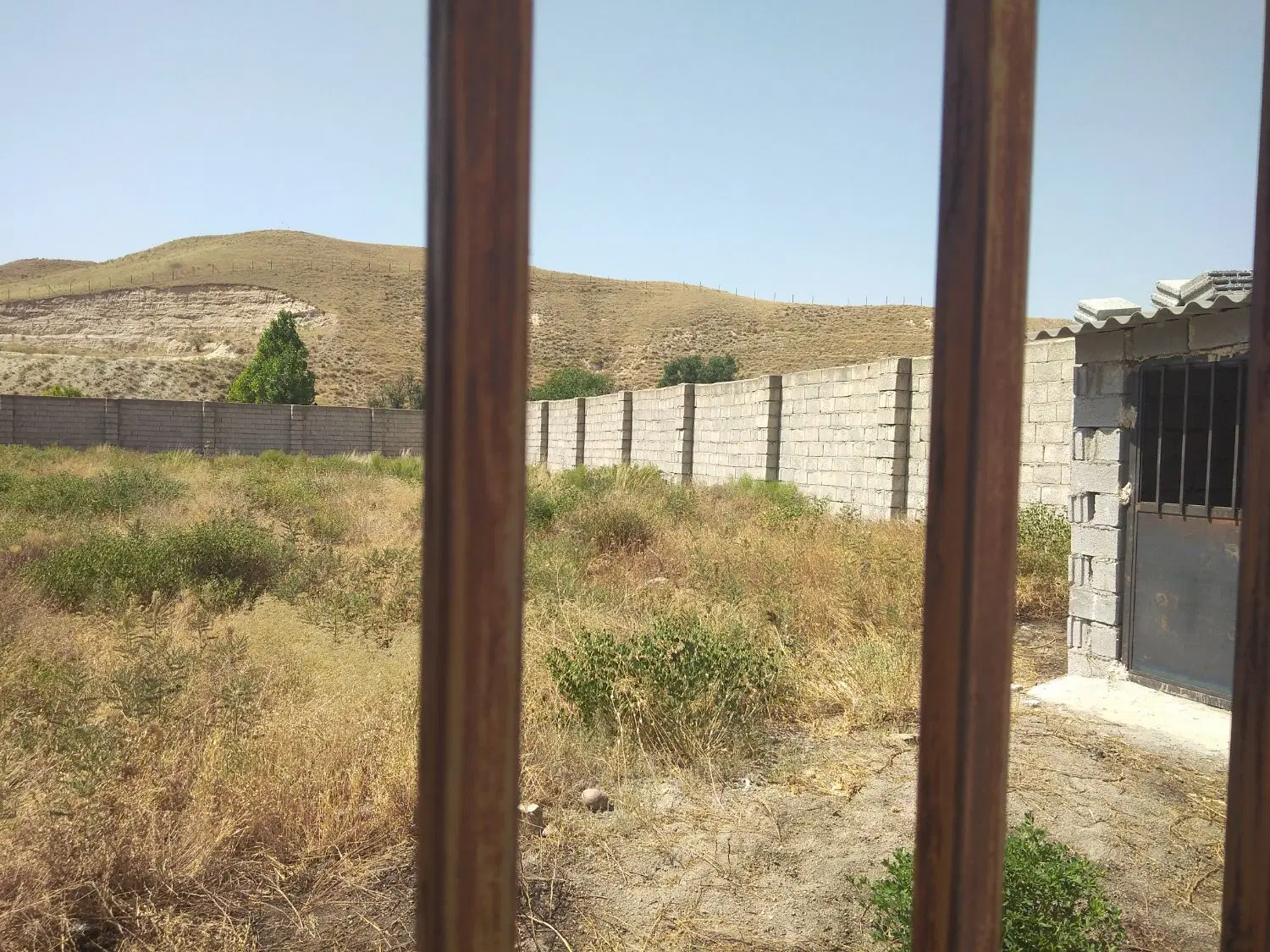 اجاره زمین حصارشده با اتاقک