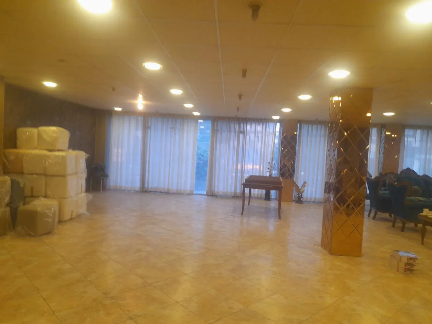 مغازه تجاری  لوکیشن معلم و گلسار   ۳ طبقه  فول