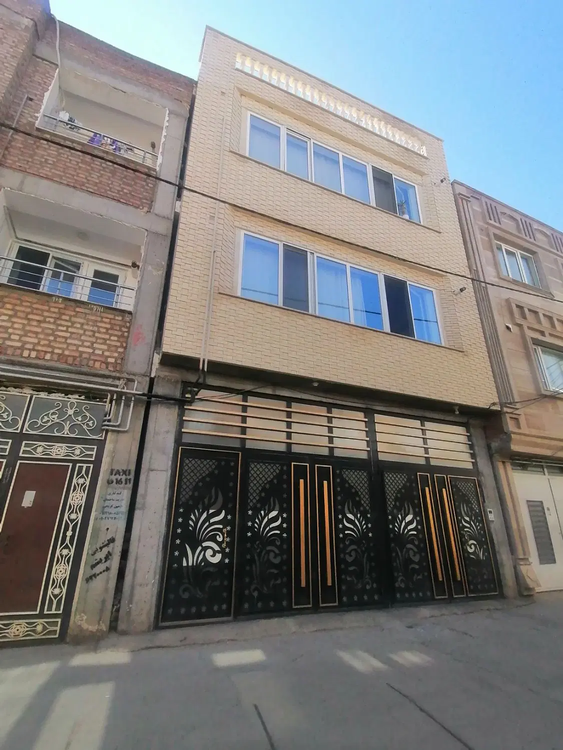 خانه دو واحده زیبا در آبشار با سازه بتن آرمه و دال