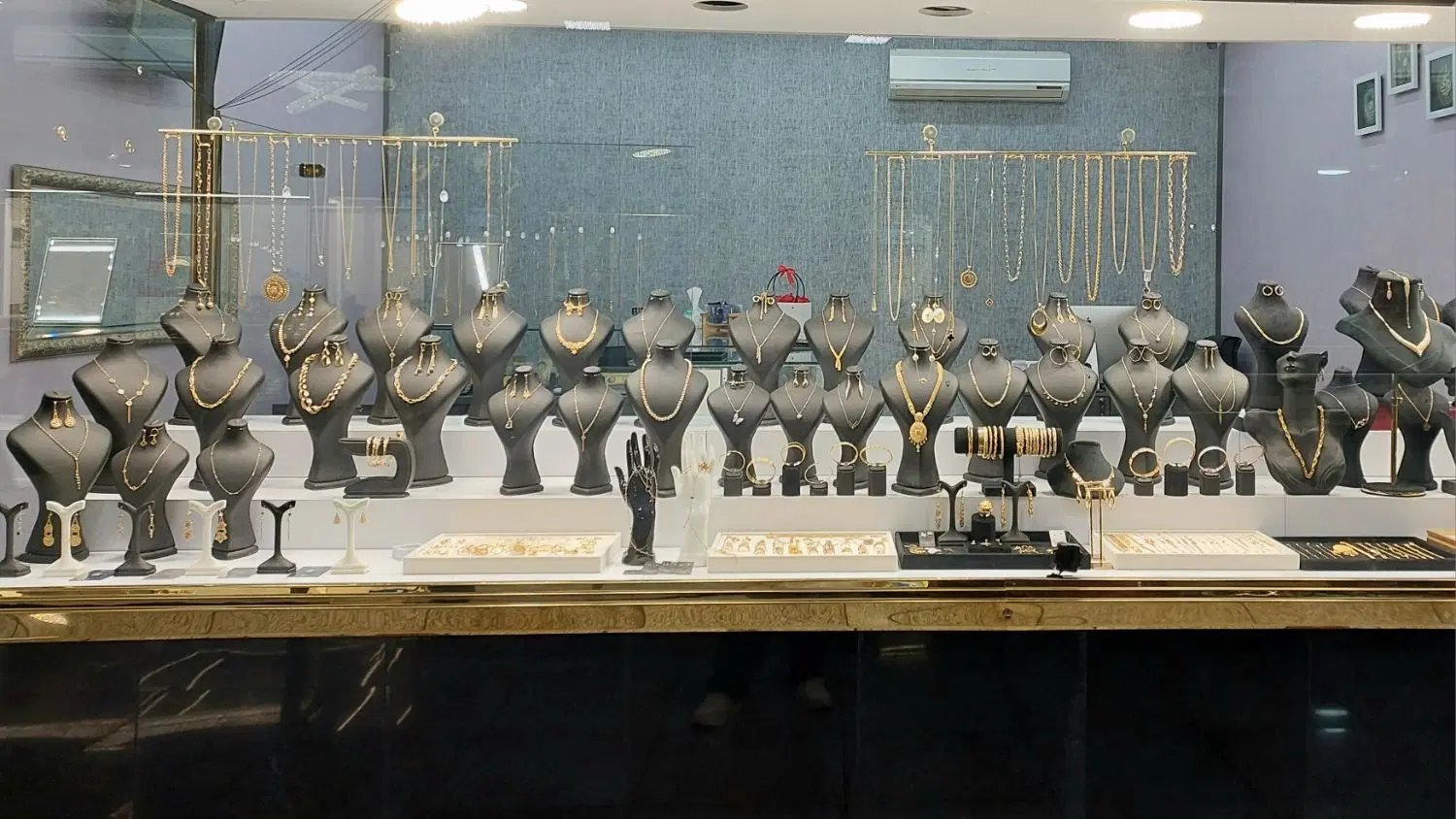 فروش مغازه ی طلافروشی