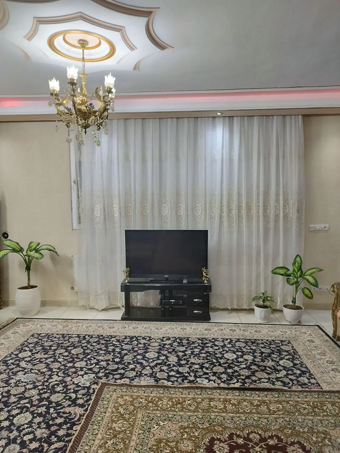 آپارتمان تک واحدی