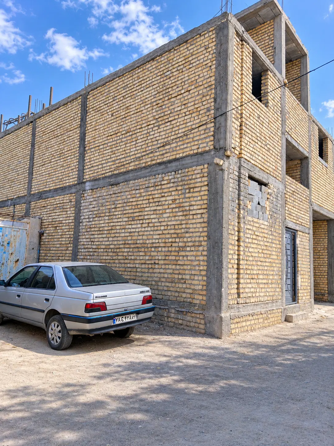 فروش ساختمان نیمه‌کاره سه‌واحدی در شیراز
