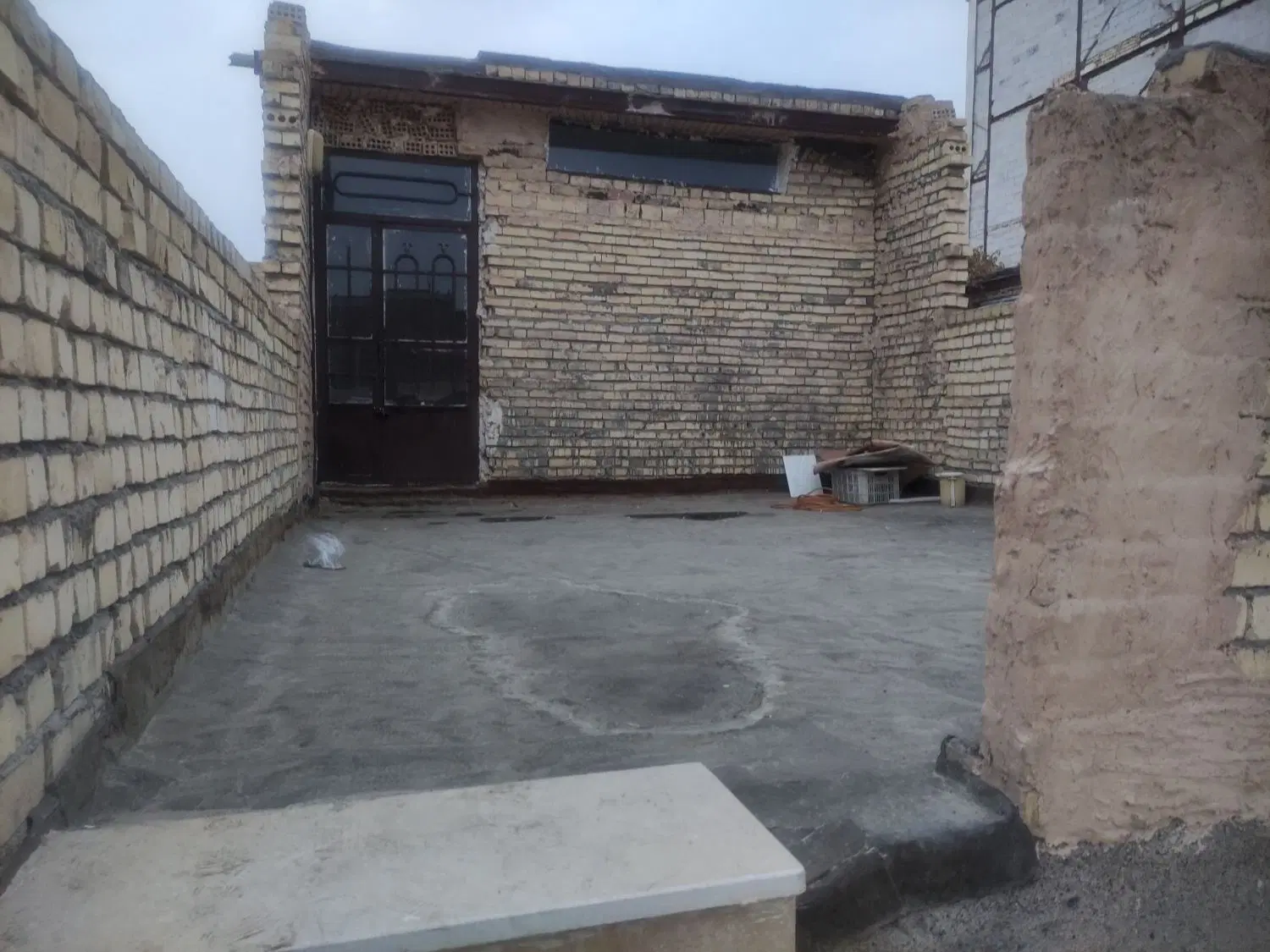 خانه ویلایی ۹۰ متر پایین بالا ۴۰ متر فروش فوری