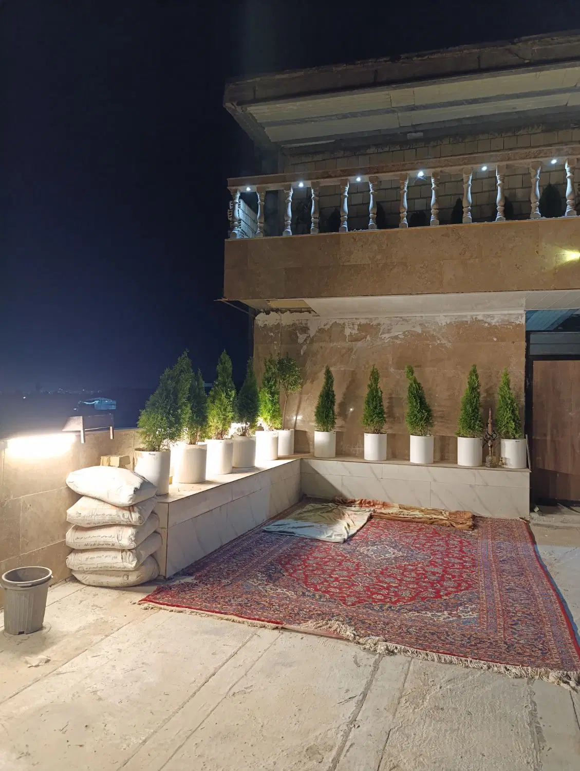 آپارتمان سلطان آباد حیاط دار 300متری