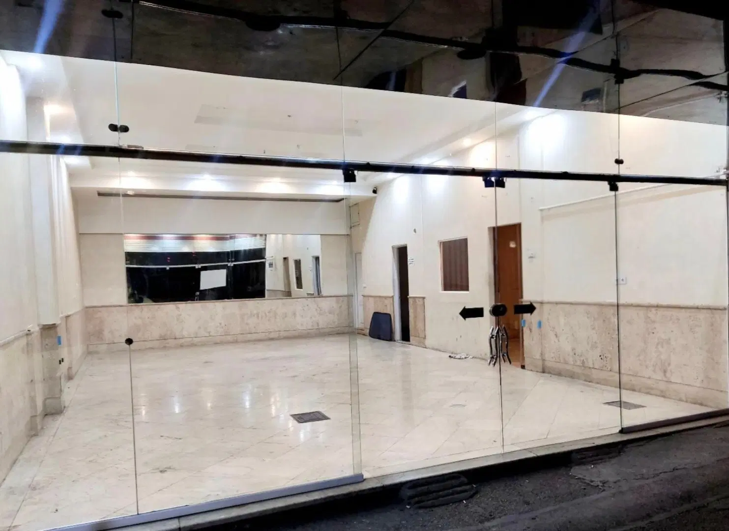 تجاری دائم 92 متر فلت معلم حاشیه اصلی میدان دانش