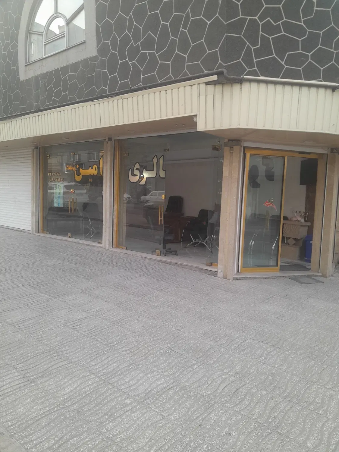 مفازه به متراژ ۳۰متر بر خیابان اصلی نبش