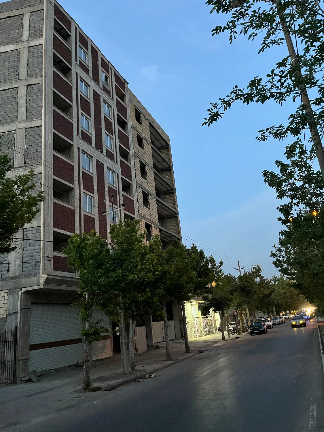 واحد ۱۰۰ متری ۱۵ خرداد