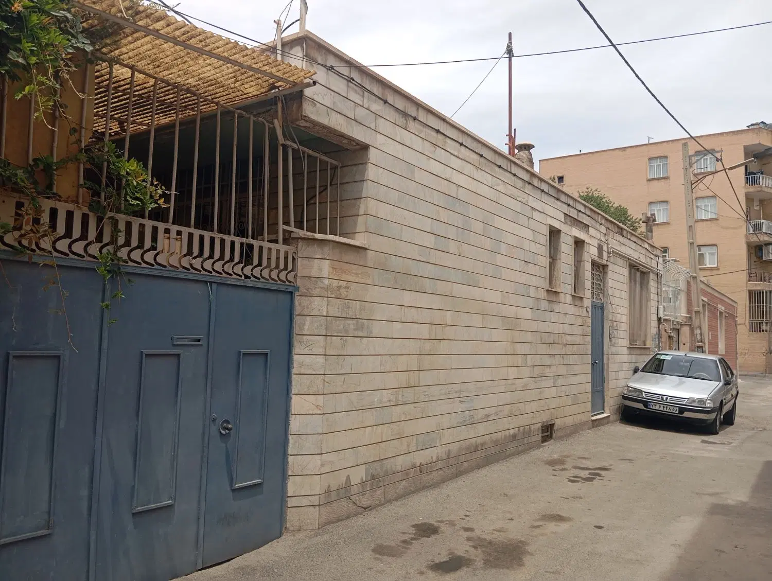135متر سندار ویلایی بر 15حیاط ماشین رو