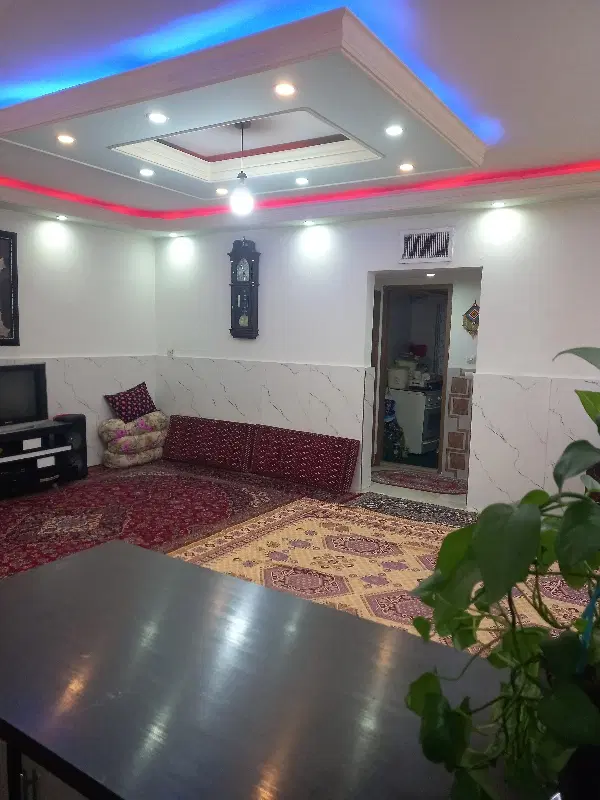 واحد ۹۵ متری چهارباغ