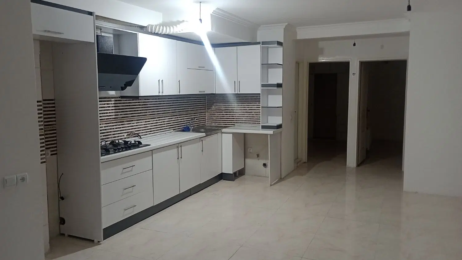 یک واحد آپارتمان. طبقه اول مهندسی شهرک فرشته