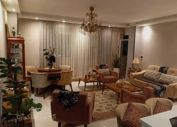 همسایه اتاق بغلی