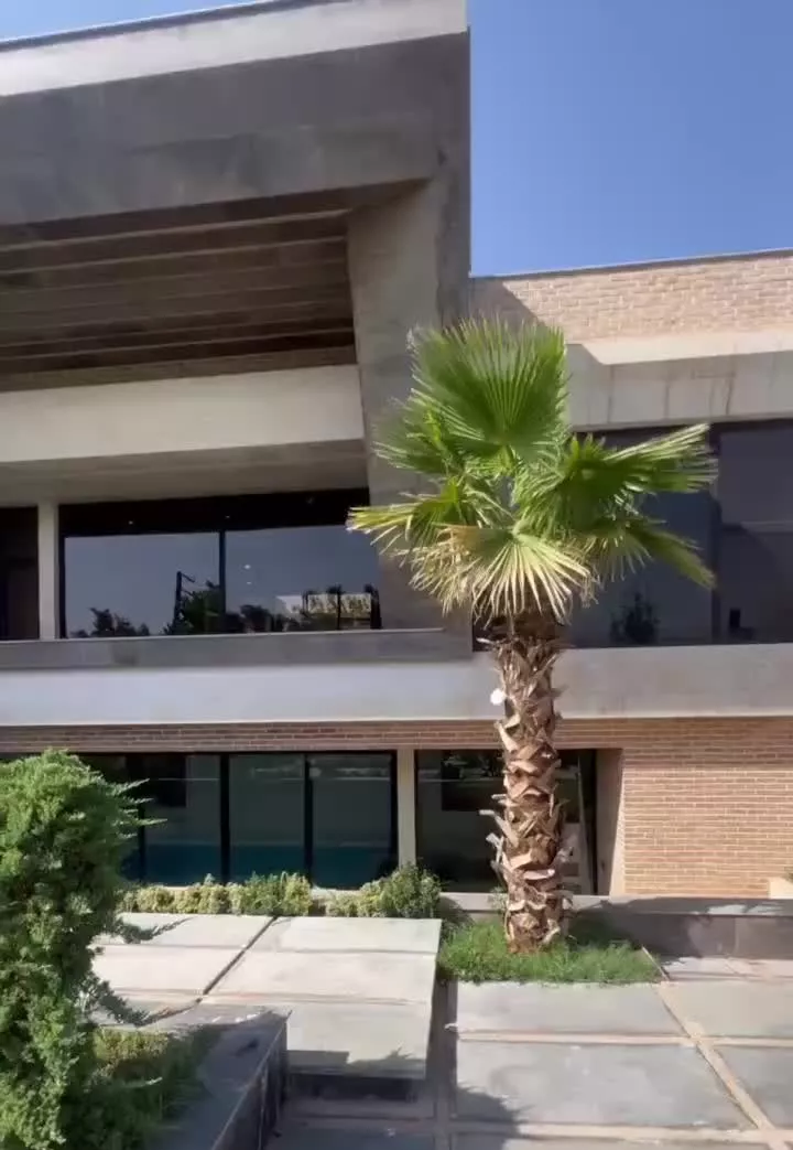 ویلا مدرن گلستان چهارباغ