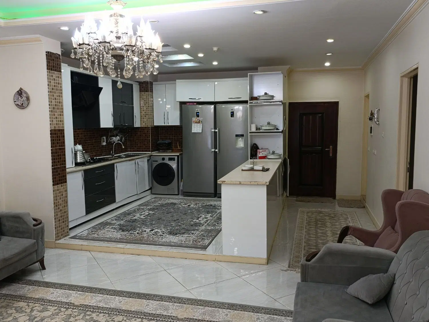 126متر فروشی سه خوابه