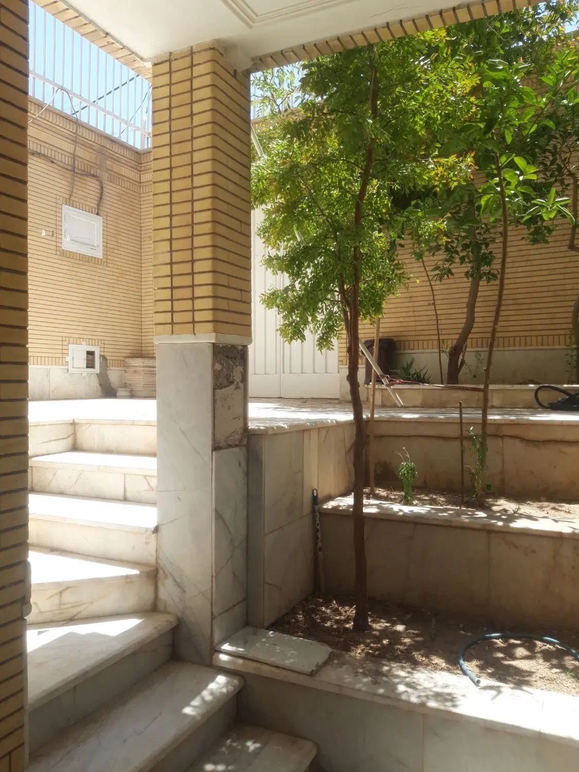 ۱۲۰متر۱خوابه گلخانه ای راه جدا پارکینگدارخ ملامحسن