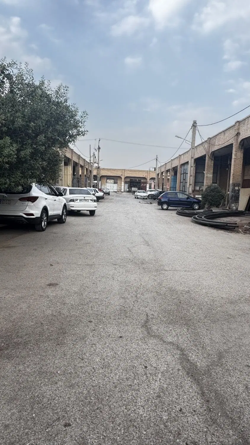 اجاره مغازه ۹۰ متری +۲۵متر  اتاق بالا