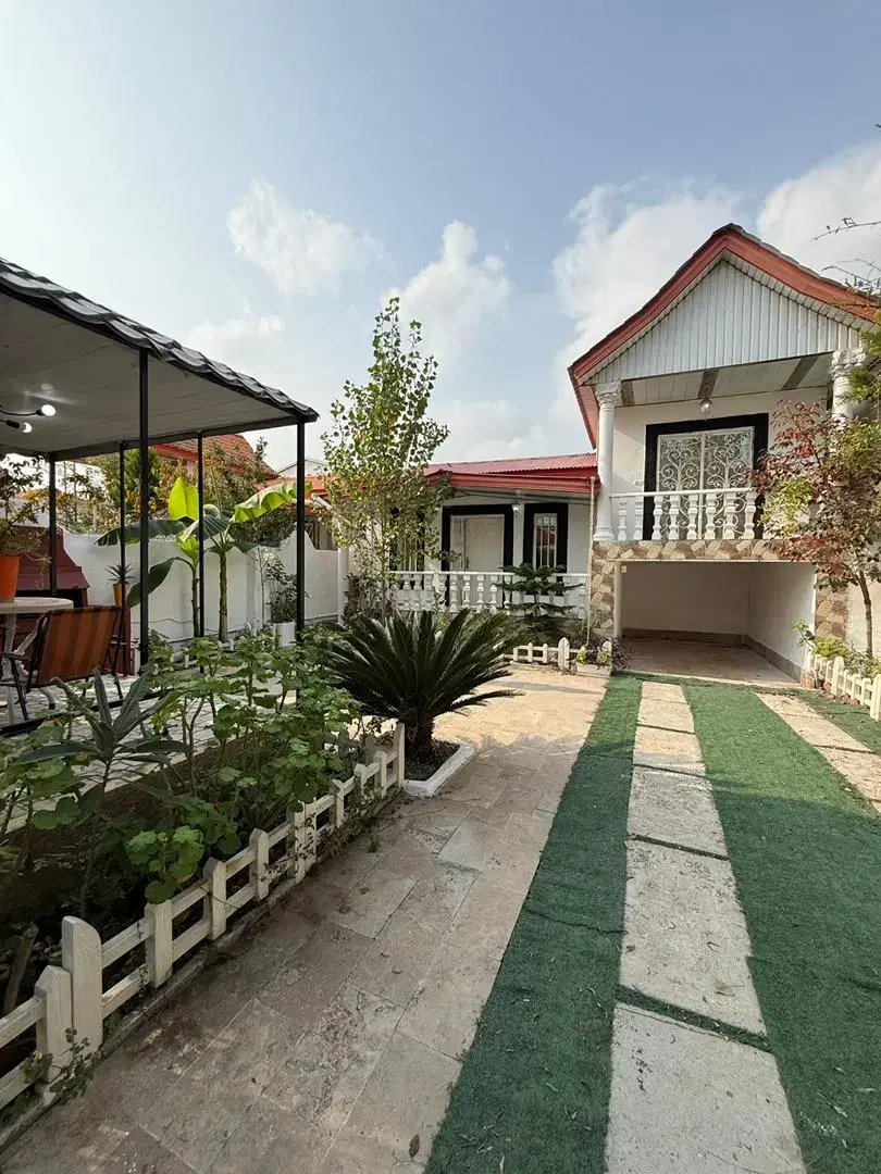 ۳۰۰متری سنددار