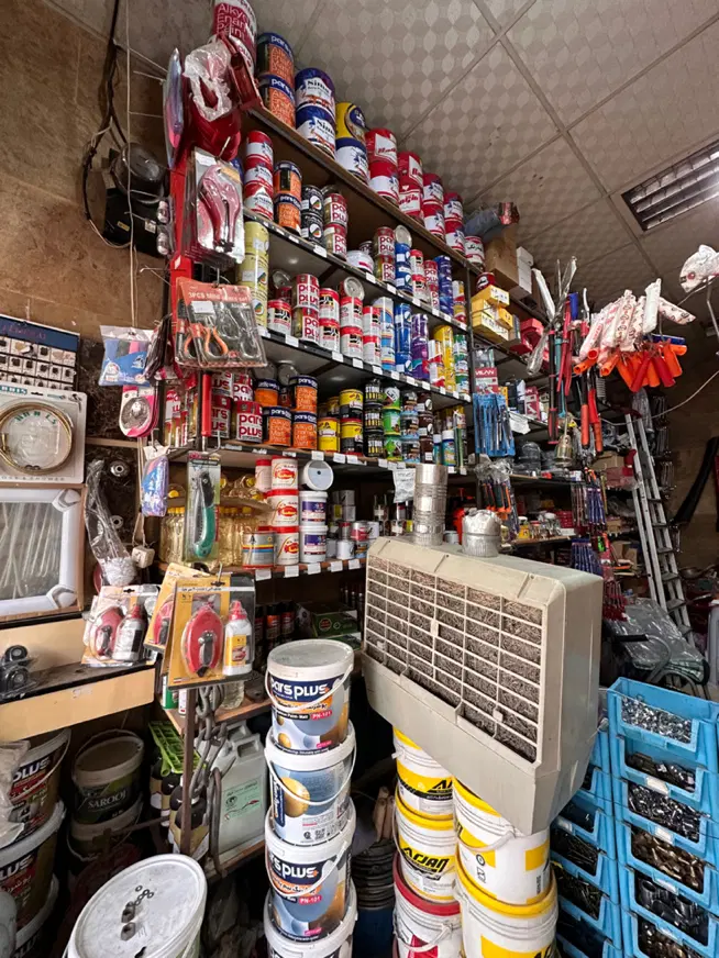 مغازه رنگ و ابزارفروشی