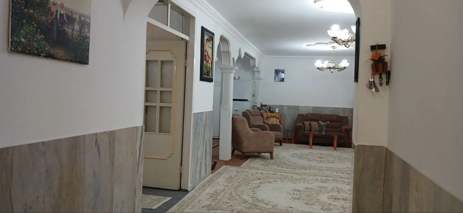 فروش یک واحد خانه با زیر زمین قابل سکونت