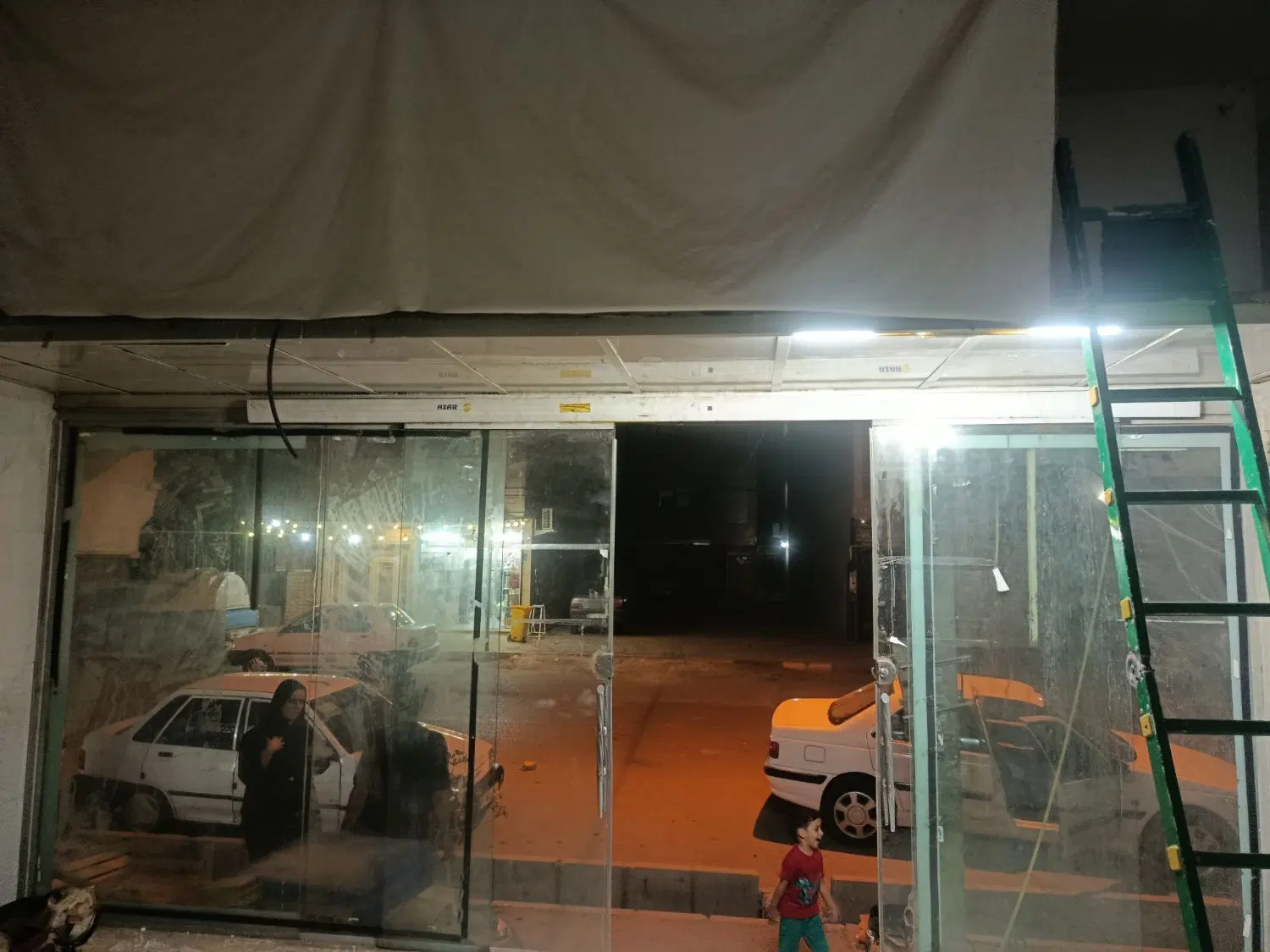 مغازه ۳۰متری بر خیابان