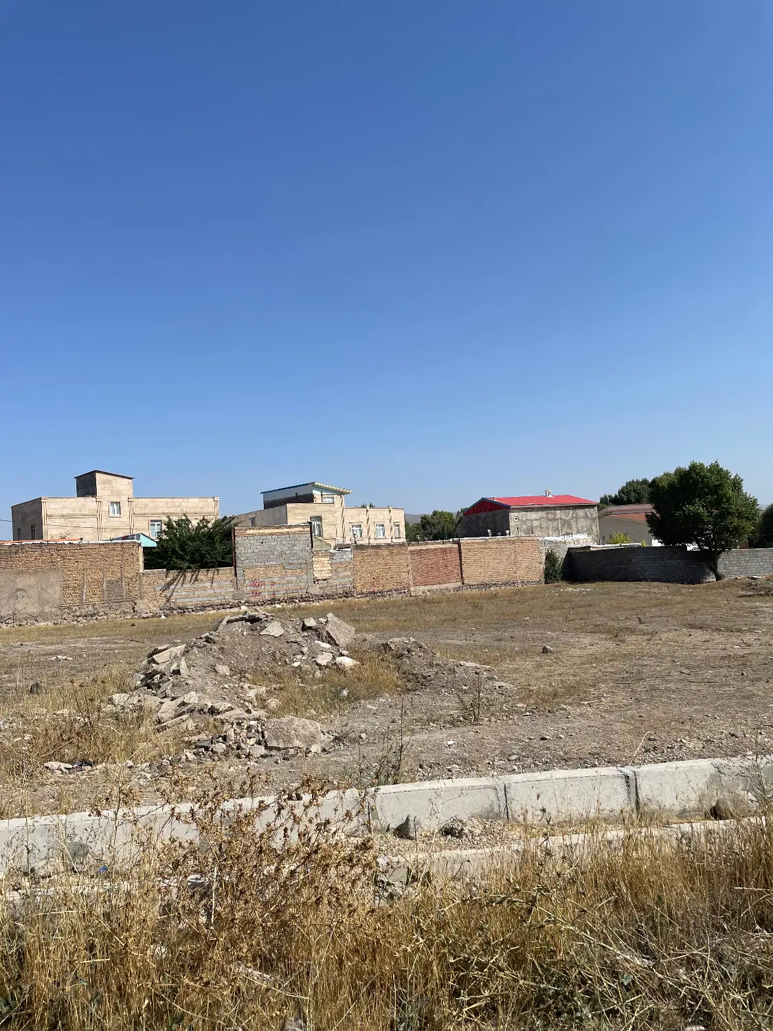 فروش زمین تجاری مسکونی ۱۸۵ متری دارای جواز