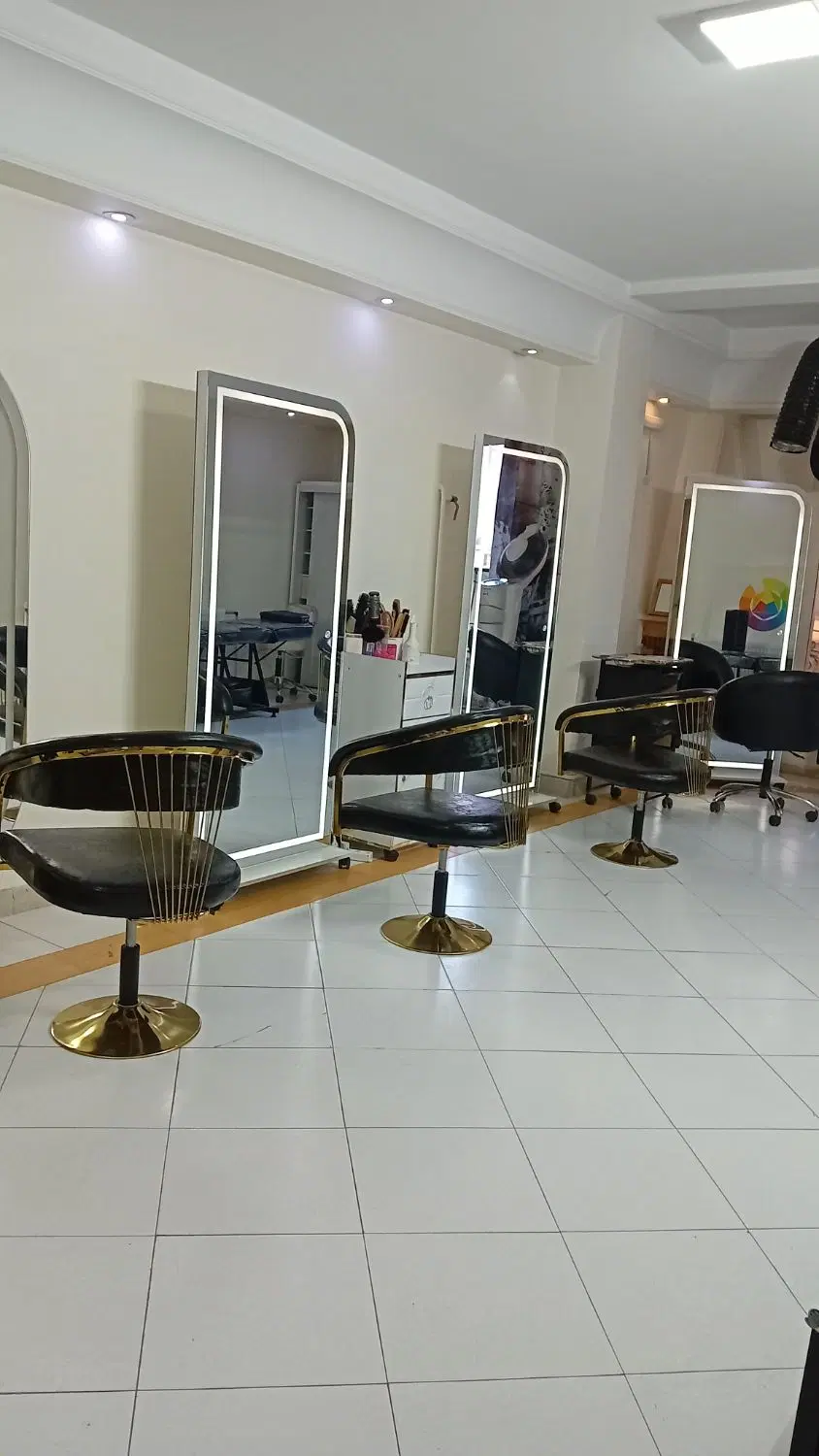 اجاره میز ناخن صندلی کوپ میکاپ  شینیون  اکستنشن مو