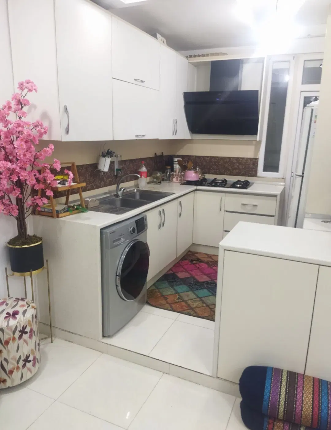 ۶۰ متری با پارکینگ و آسانسور و انباری
