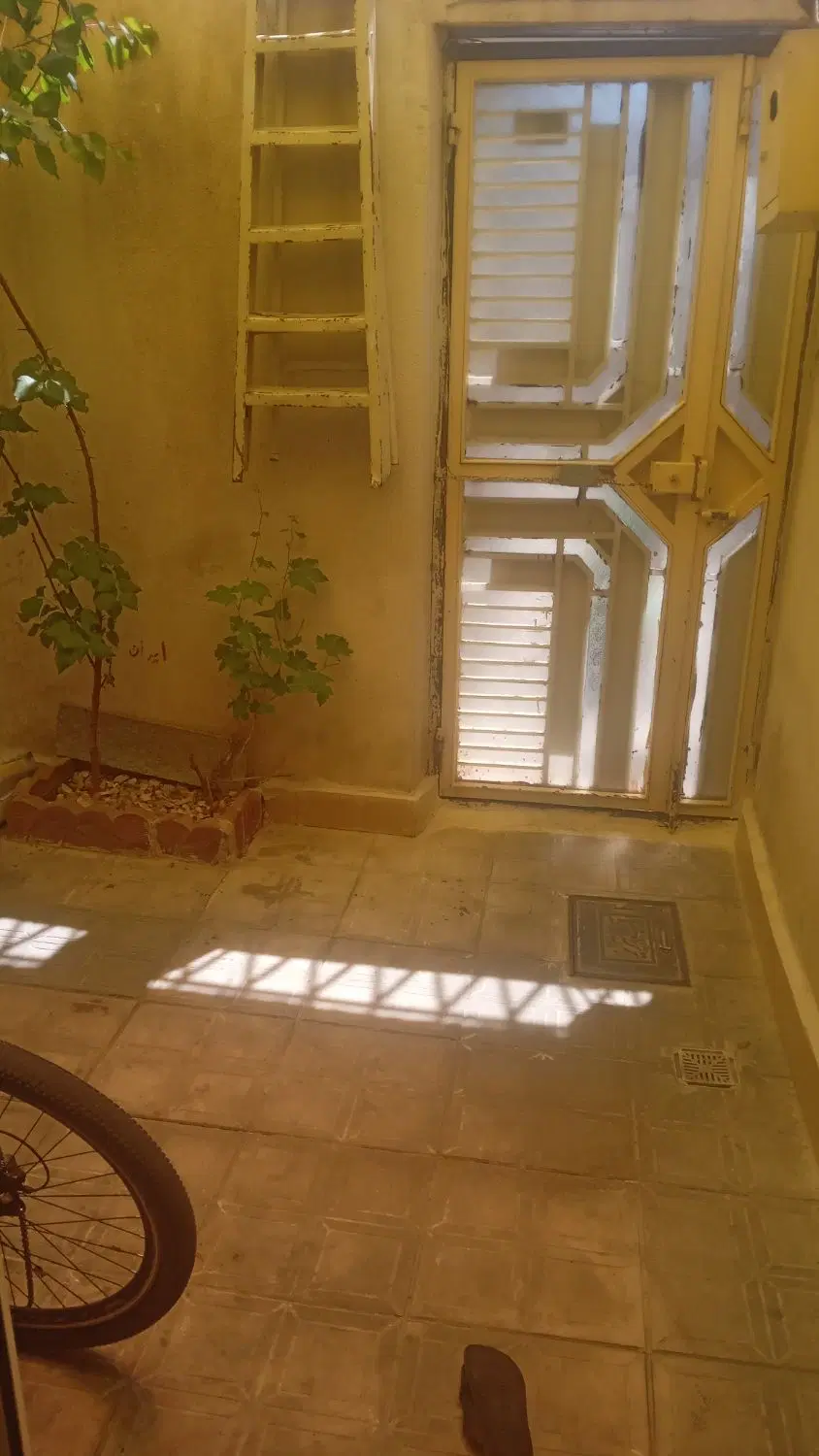 حیاط ۸۳ متری شمالی بفروش میرسد