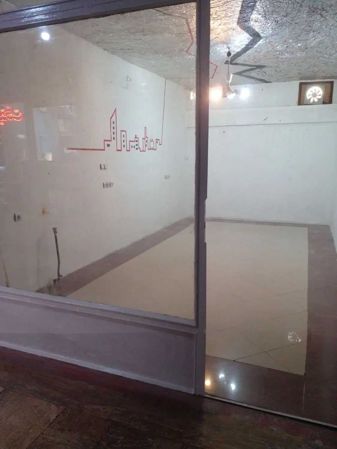 یک دهنه مغازه ۱۸متری