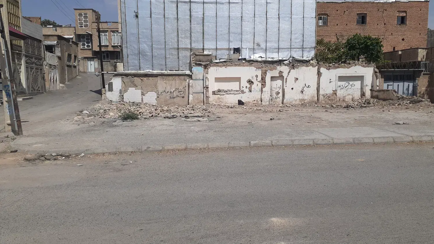 فوری فروشی، زمین 3 بر ، دوکله، 200متر ،در مرکز شهر